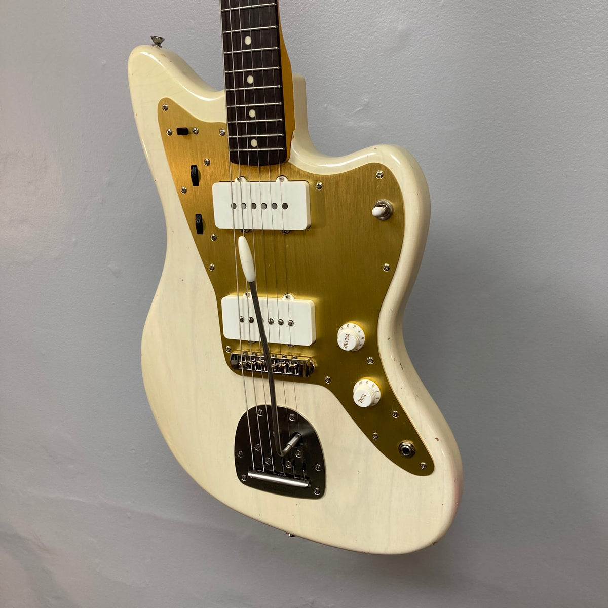 TopHat 59 Jazzavarius Blonde See Through Relic, white and gold electric guitar, featuring vintage-style neck, Righteous Sound pickups, and upgraded Descendan trem.