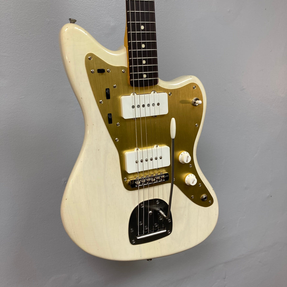 TopHat 59 Jazzavarius Blonde See Through Relic electric guitar, close-up showing white body with gold accents, pickups, and tremolo bridge.