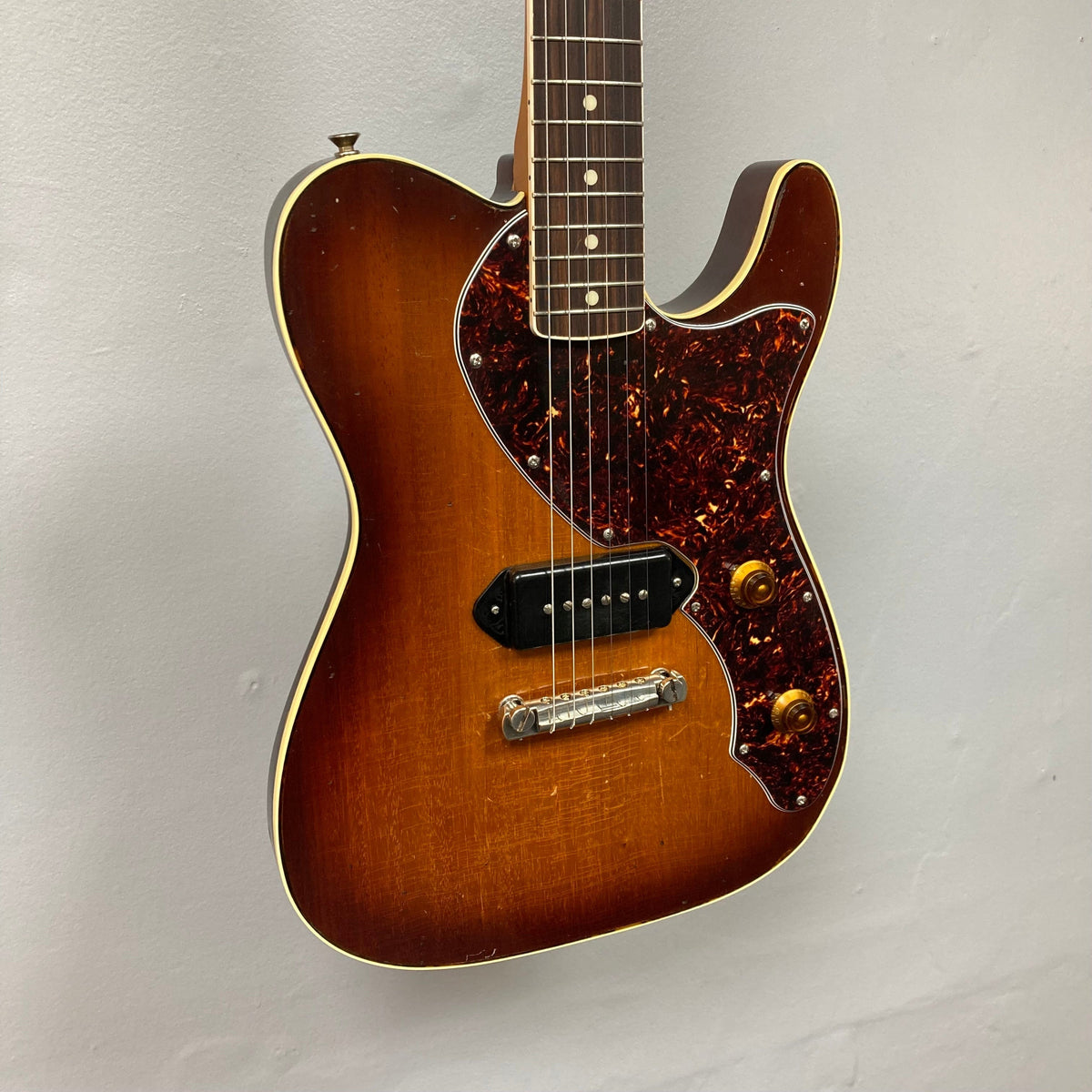 TopHat Telavarius Junior Relic Sunburst electric guitar with single P90 pickup and wraparound bridge, showcasing double-bound African ribbon mahogany body and rosewood fingerboard.